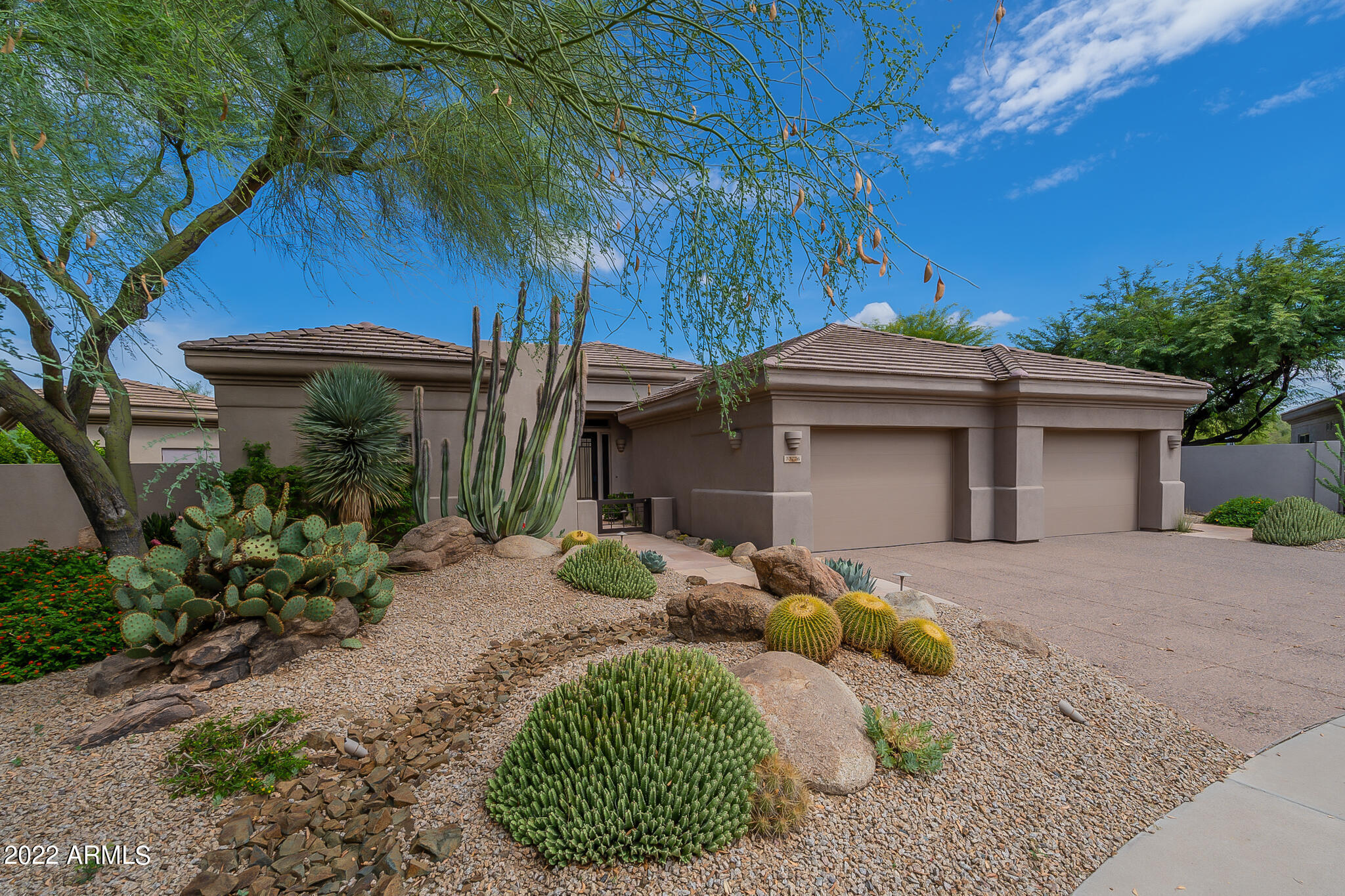 Property Photo: 33726 N 71st Way AZ 85266