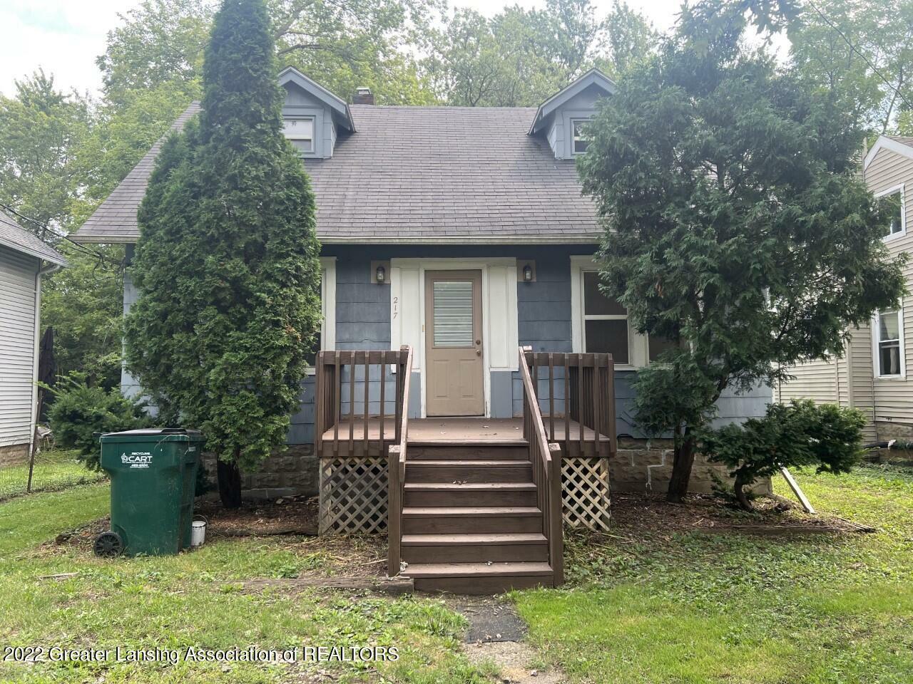 Property Photo:  217 S Mifflin  MI 48912 