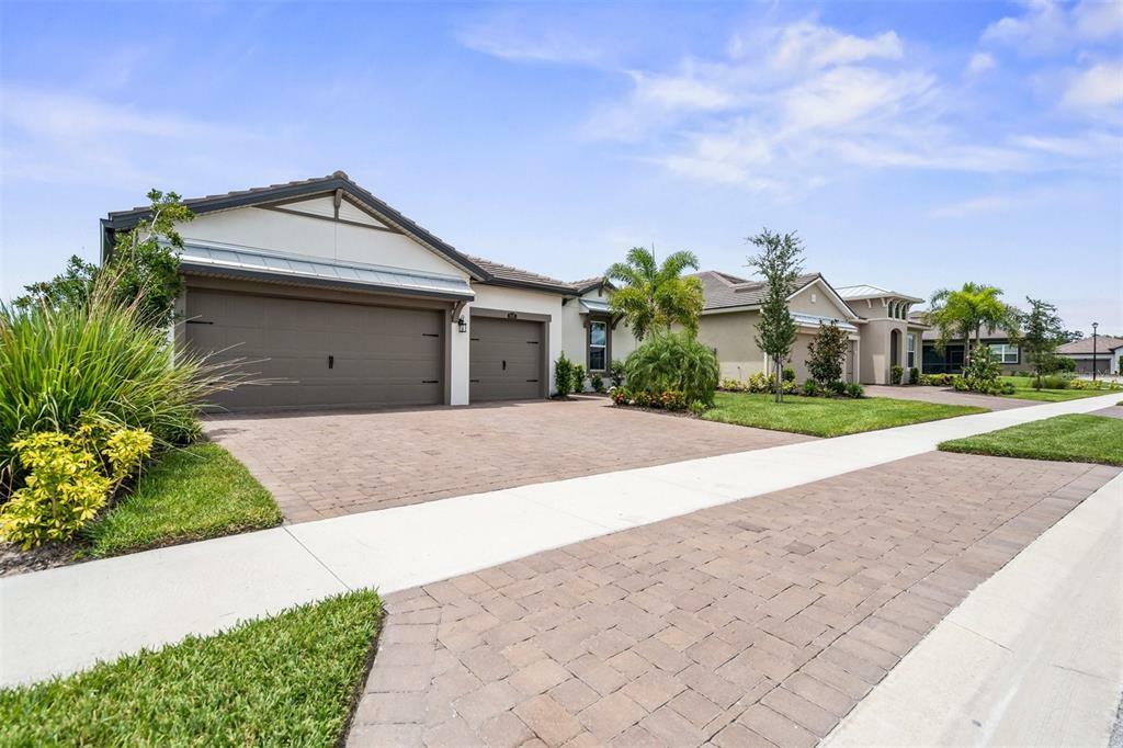 Property Photo:  8605 Sundance Loop  FL 34238 