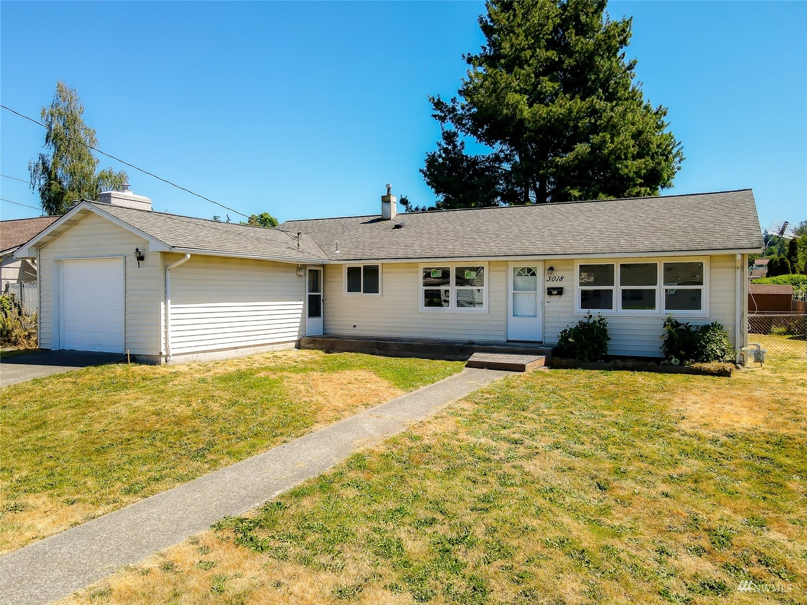 Property Photo:  3018 Crane Avenue  WA 98310 