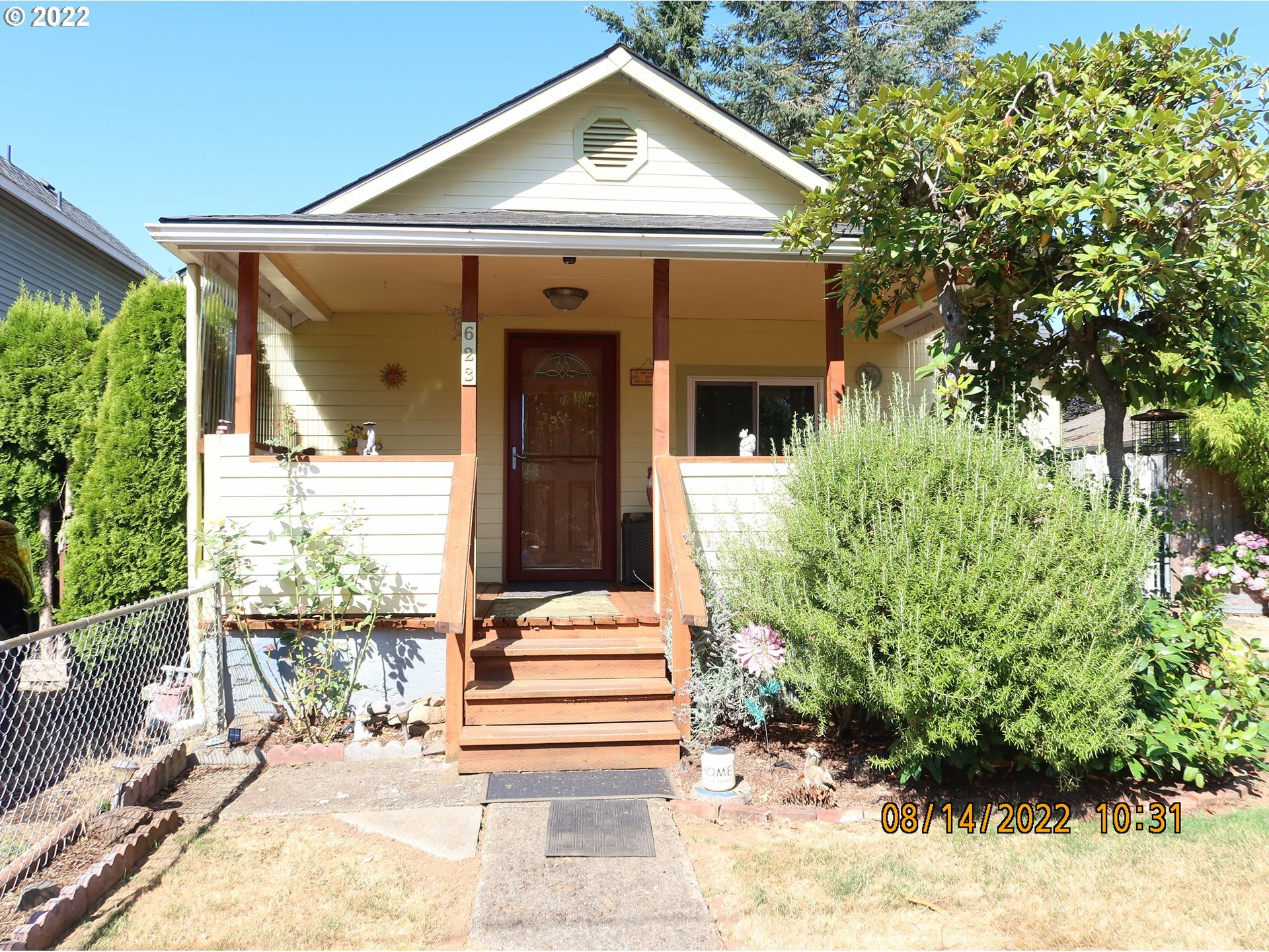 Property Photo:  623 Apperson St  OR 97045 