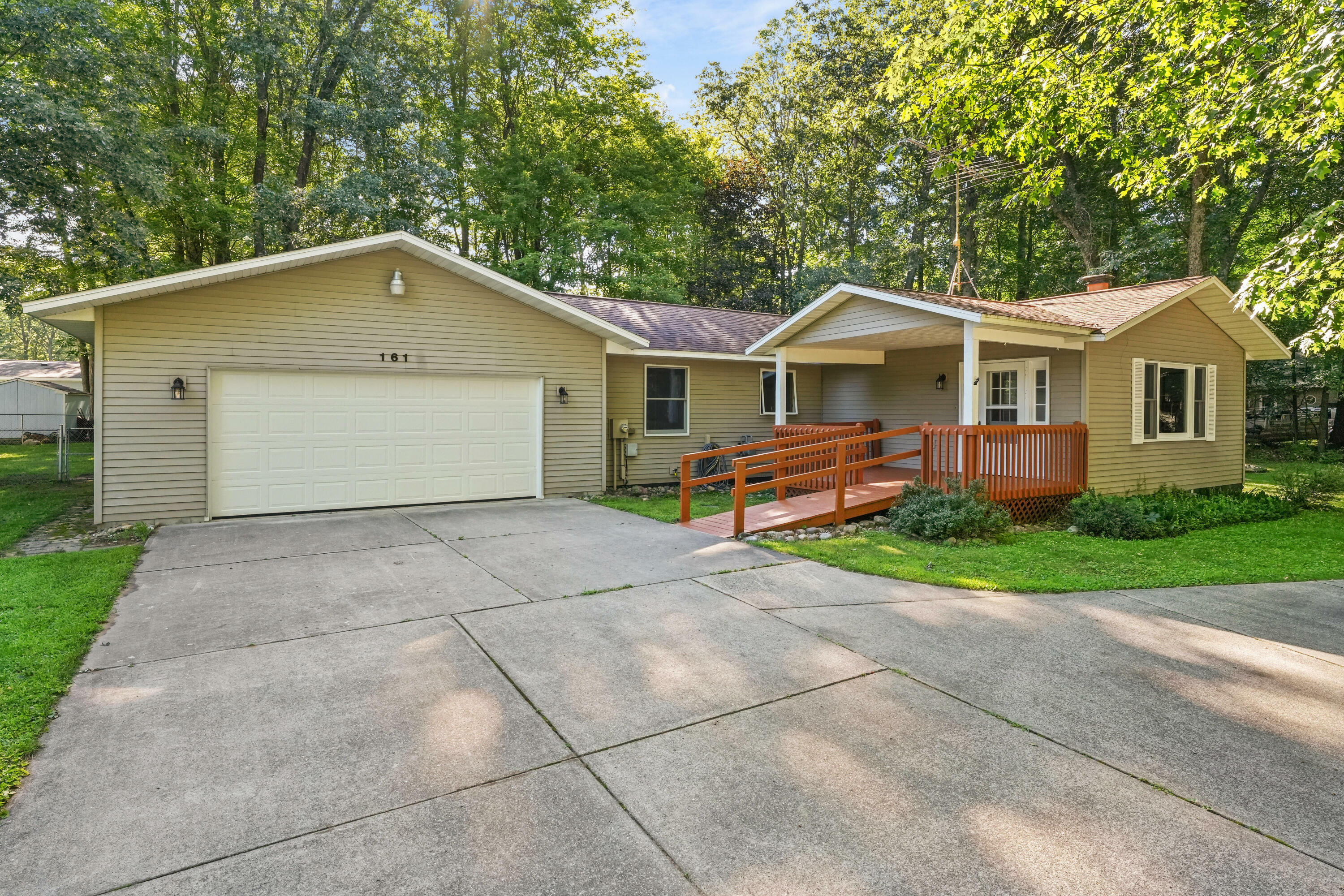 Property Photo:  161 Pepperell Avenue  MI 48629 