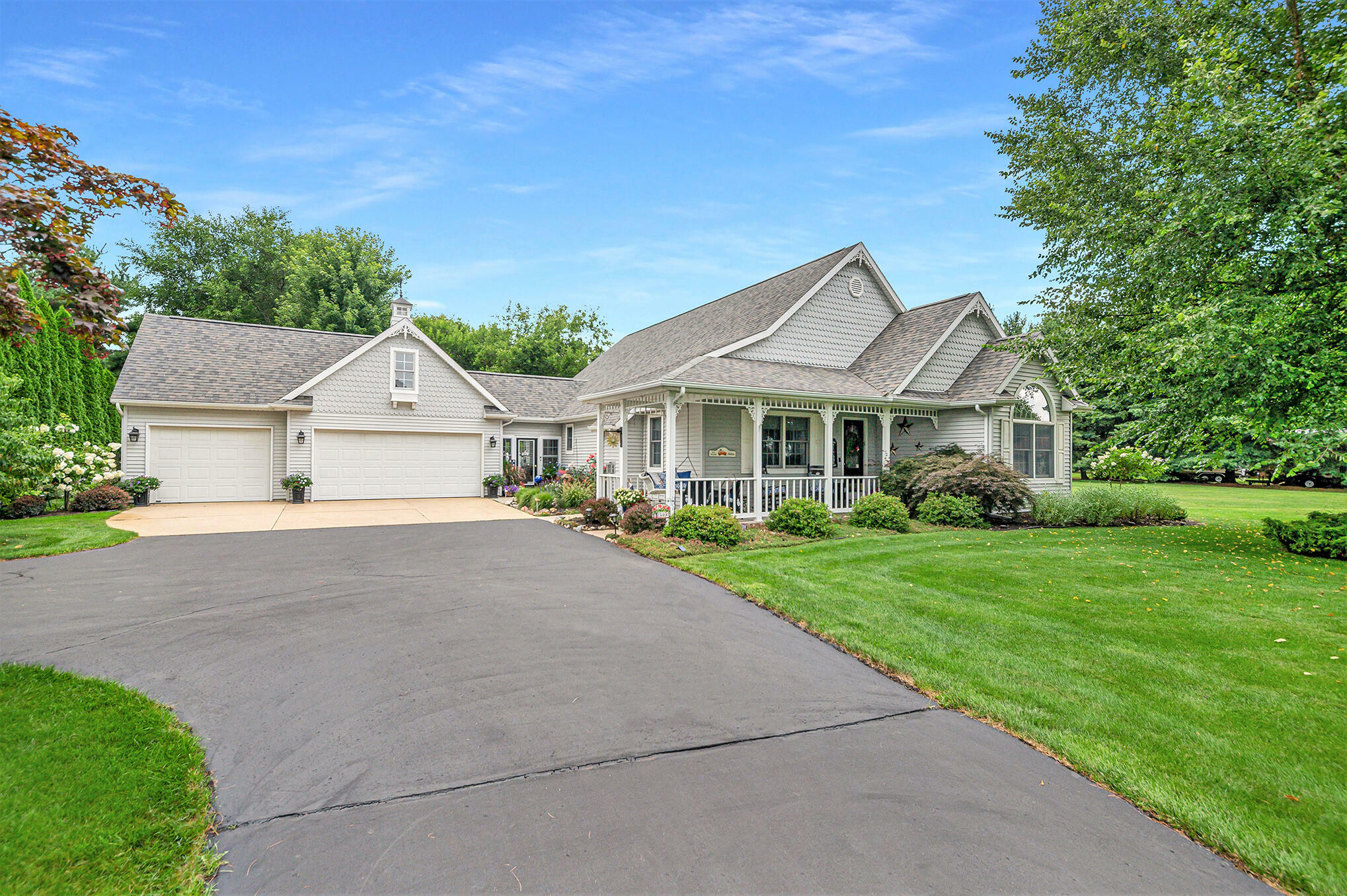 Property Photo:  15400 S Barton Lake Drive  MI 49097 