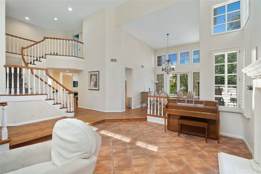 Property Photo: 3637 Avenida Cumbre CA 91302