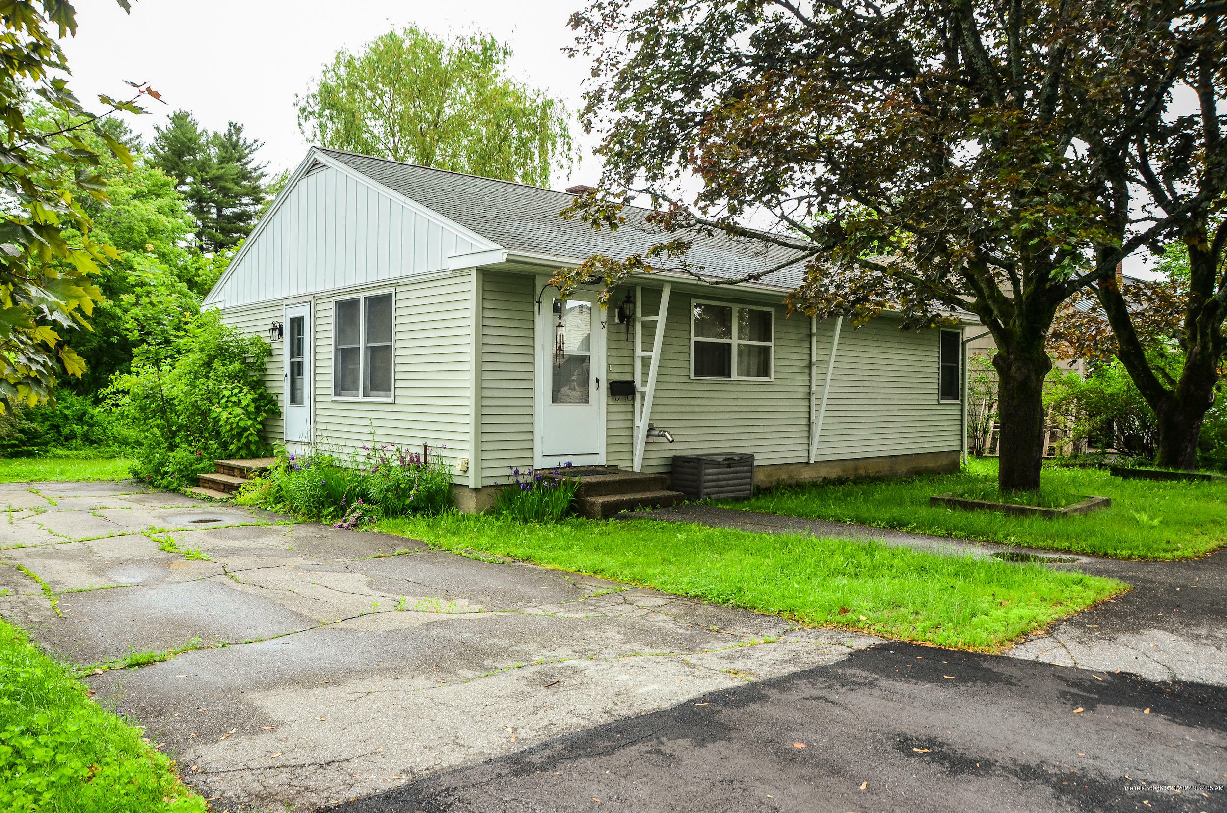 Property Photo:  37 Mayflower Road  ME 04330 