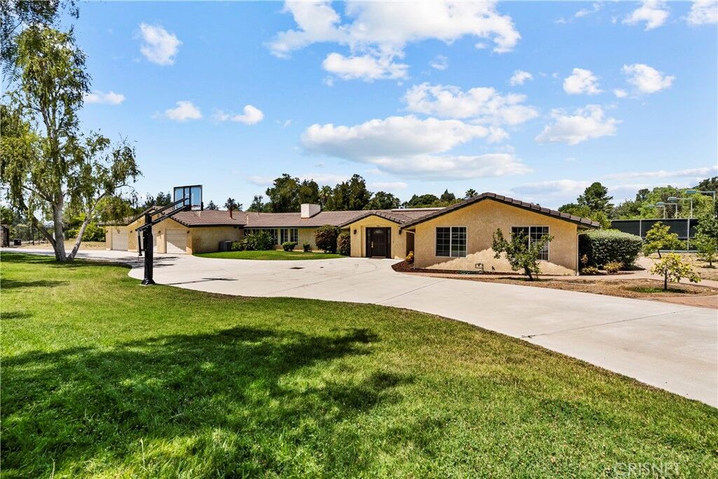 Property Photo: 781 Camino Santos Reyes CA 91360