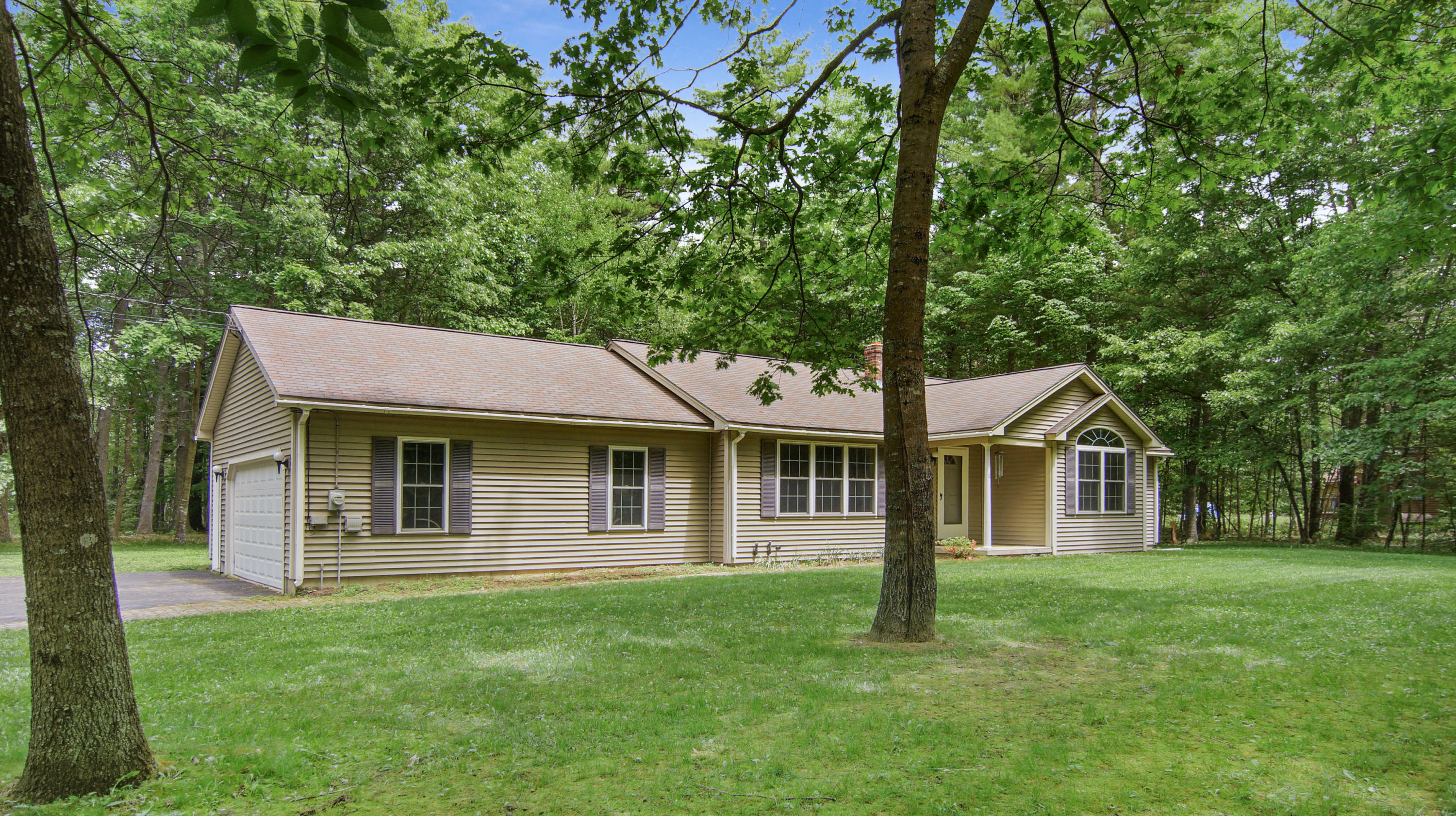 Property Photo:  2 Quail Run Road  ME 04073 