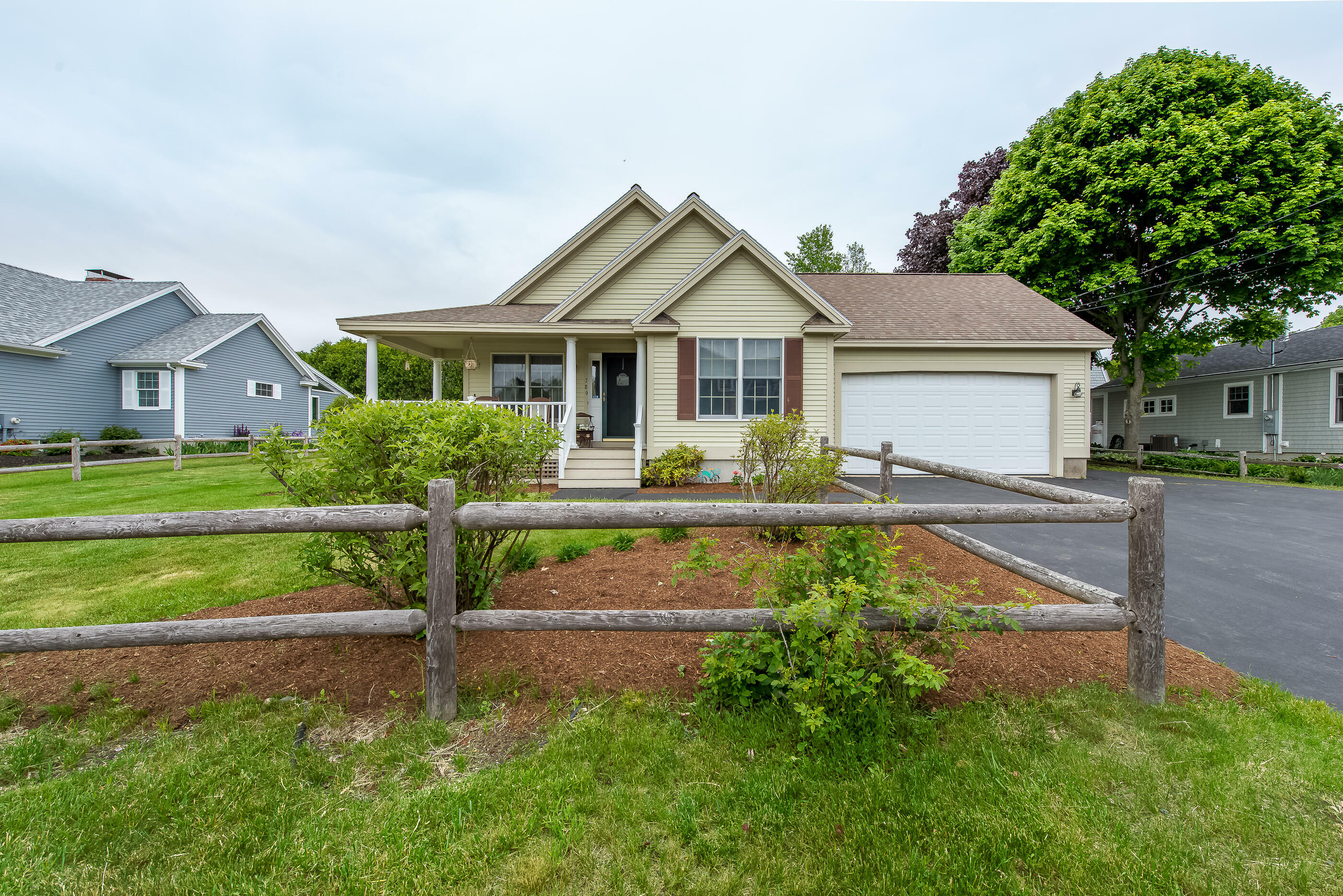 Property Photo:  789 Ocean Avenue  ME 04090 