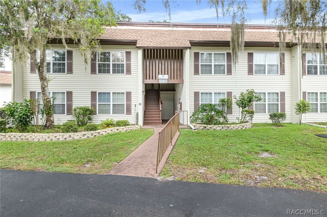 Property Photo:  2400 Forest Drive 219 Bldg 5  FL 34453 