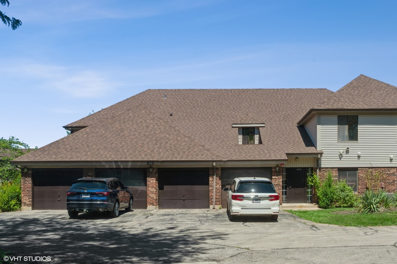 Property Photo: 820 Waterview Circle 2 IL 60061