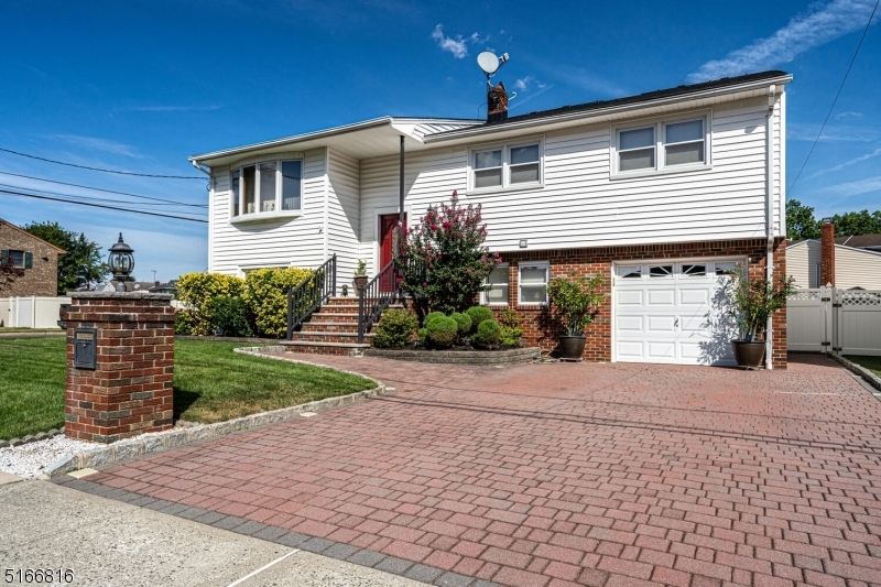 Property Photo:  2491 Macarthur Dr  NJ 07083 