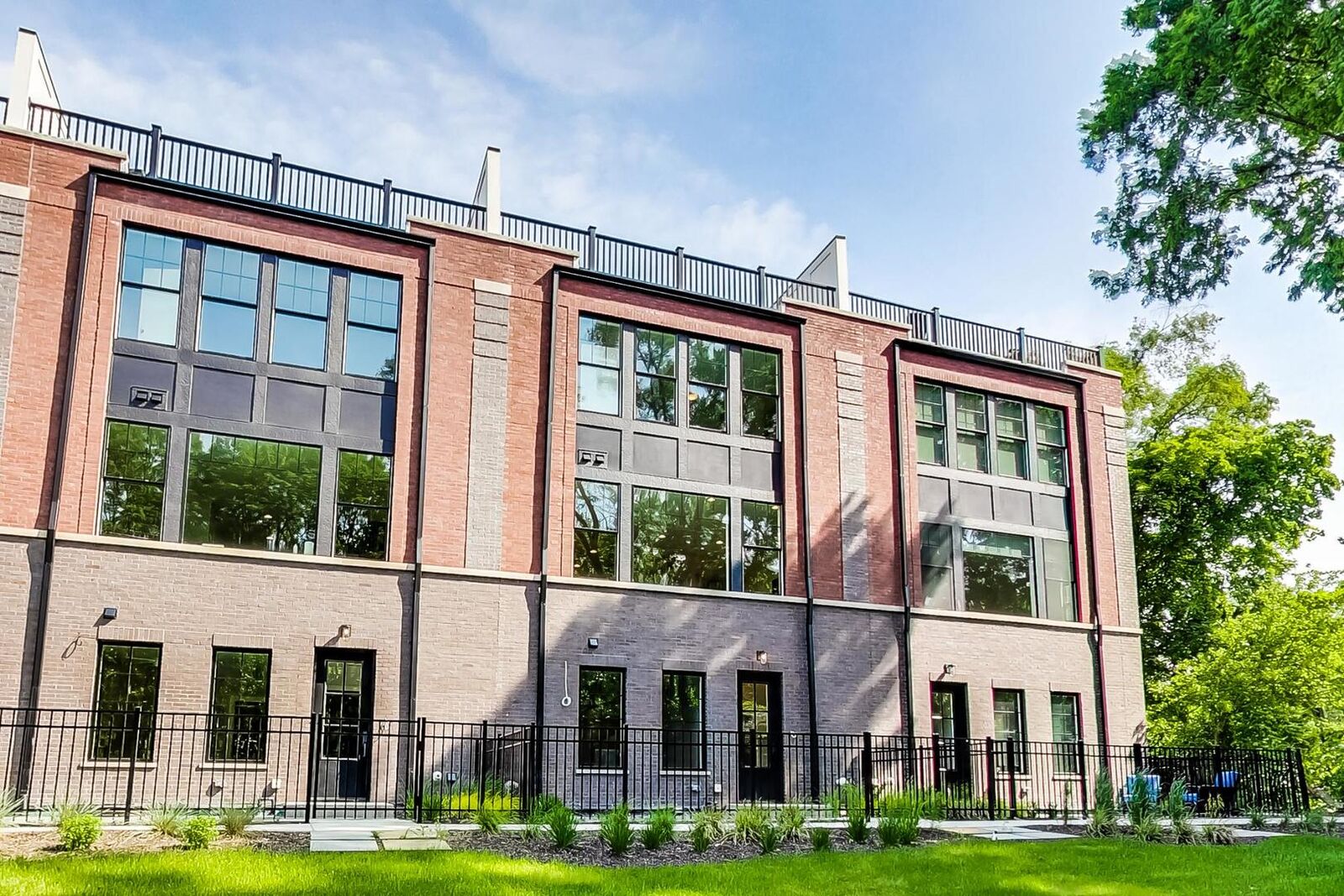 Property Photo:  924 E Chicago Avenue  IL 60540 