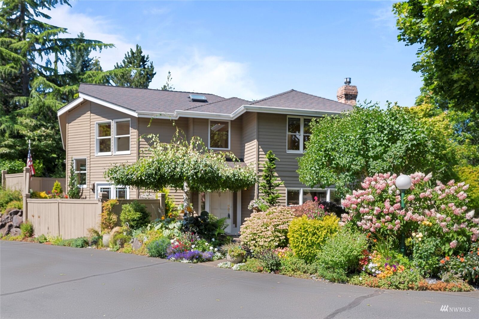 Property Photo: 601 Elm Place WA 98020