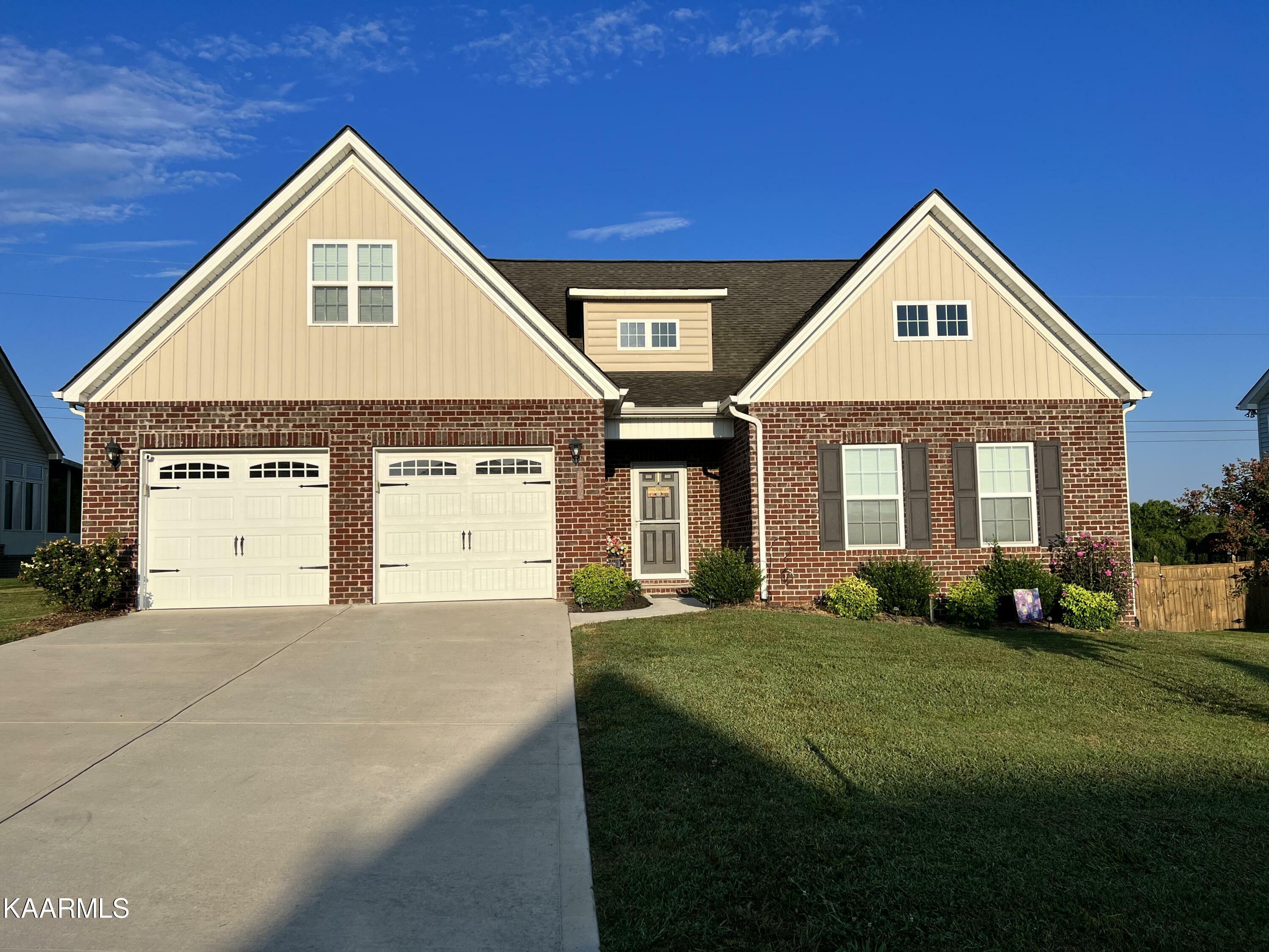 Property Photo:  817 Kingfisher St  TN 37801 