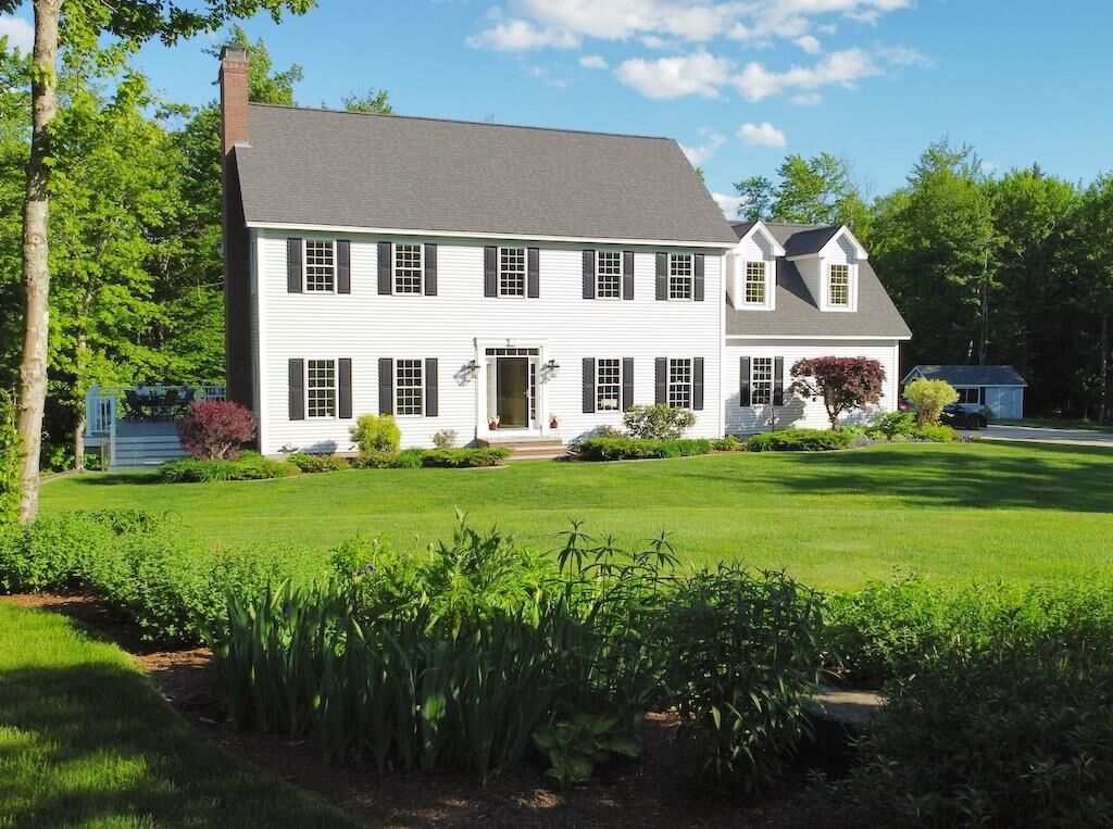 Property Photo: 27 Wolfs Way NH 03452
