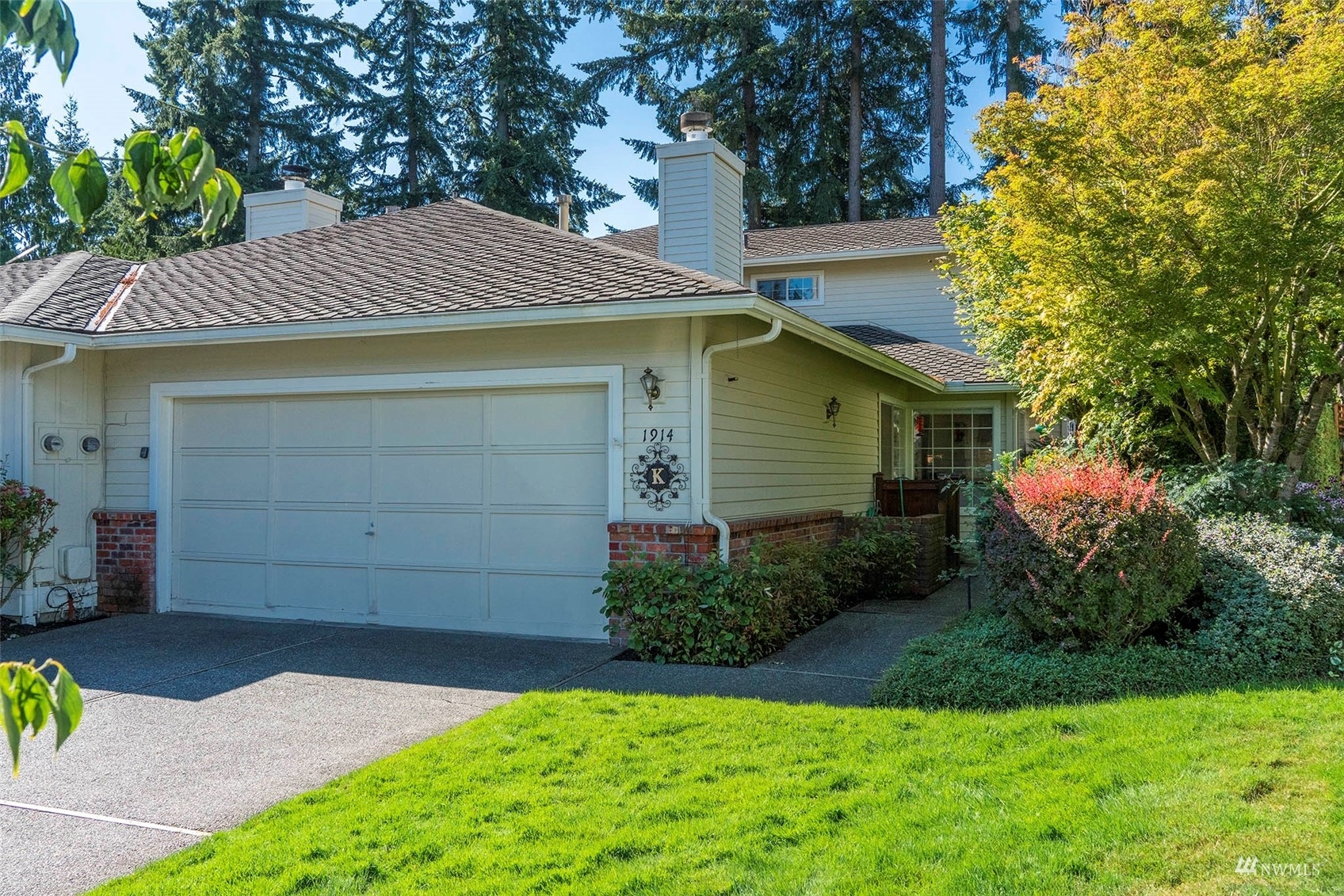 Property Photo:  1914 Mill Pointe Drive SE  WA 98012 