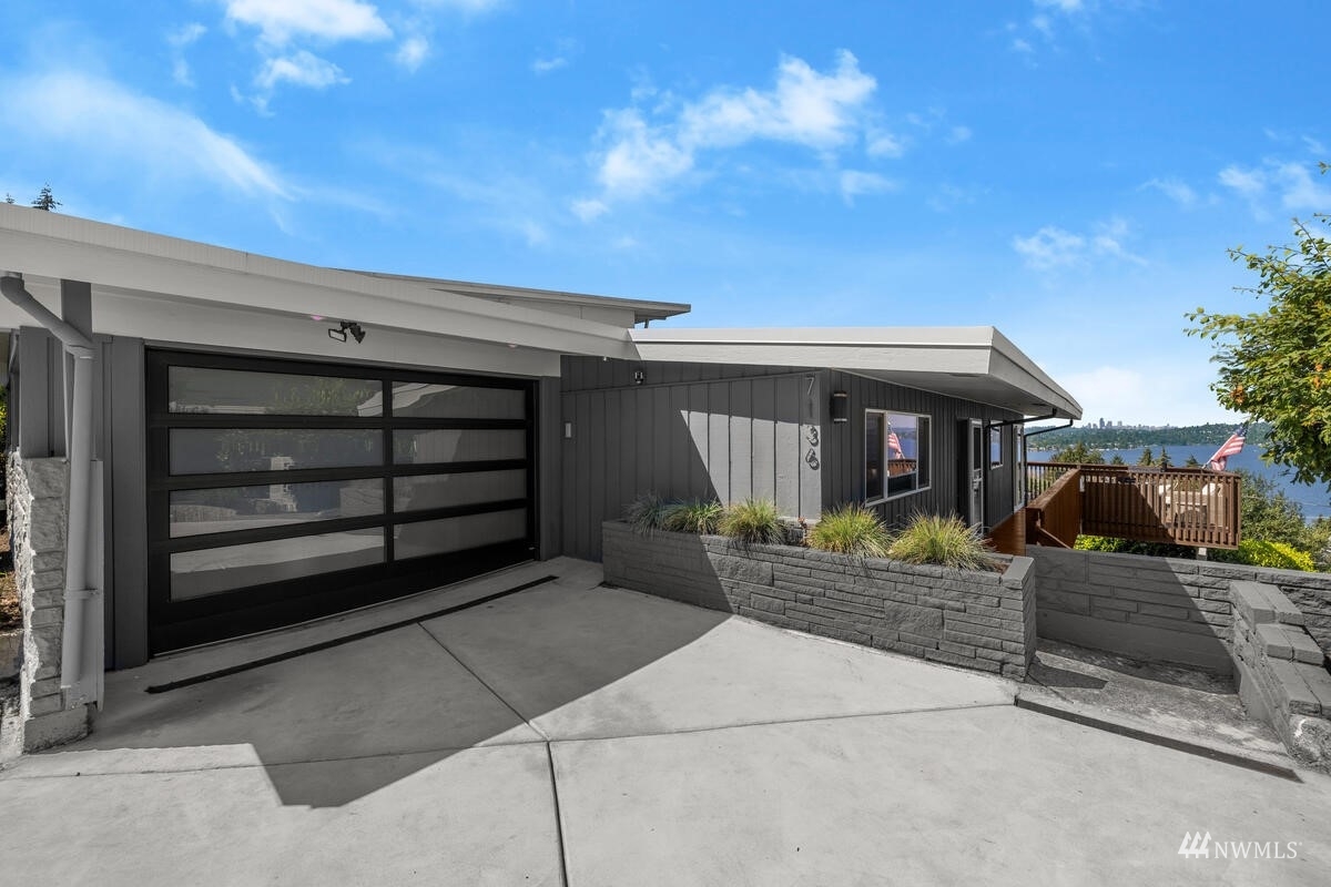 Property Photo: 7136 S Sunnycrest Road WA 98178