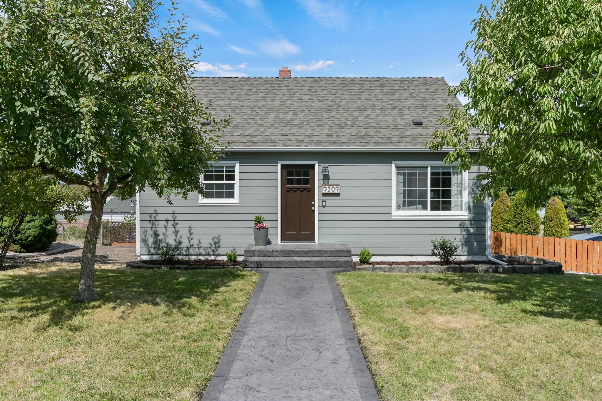 Property Photo:  9209 E Cataldo Ave  WA 99206 