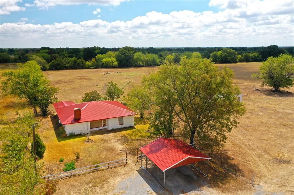Property Photo: 1710 County Rd 2600 TX 75447