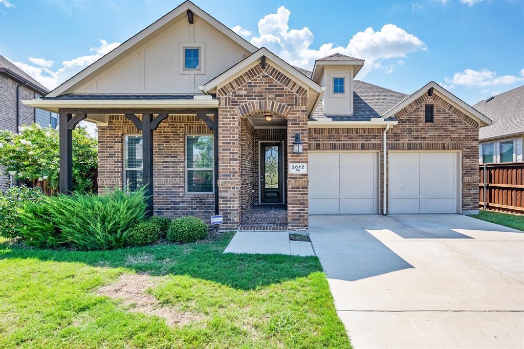 Property Photo:  2812 Green Circle Drive  TX 76063 