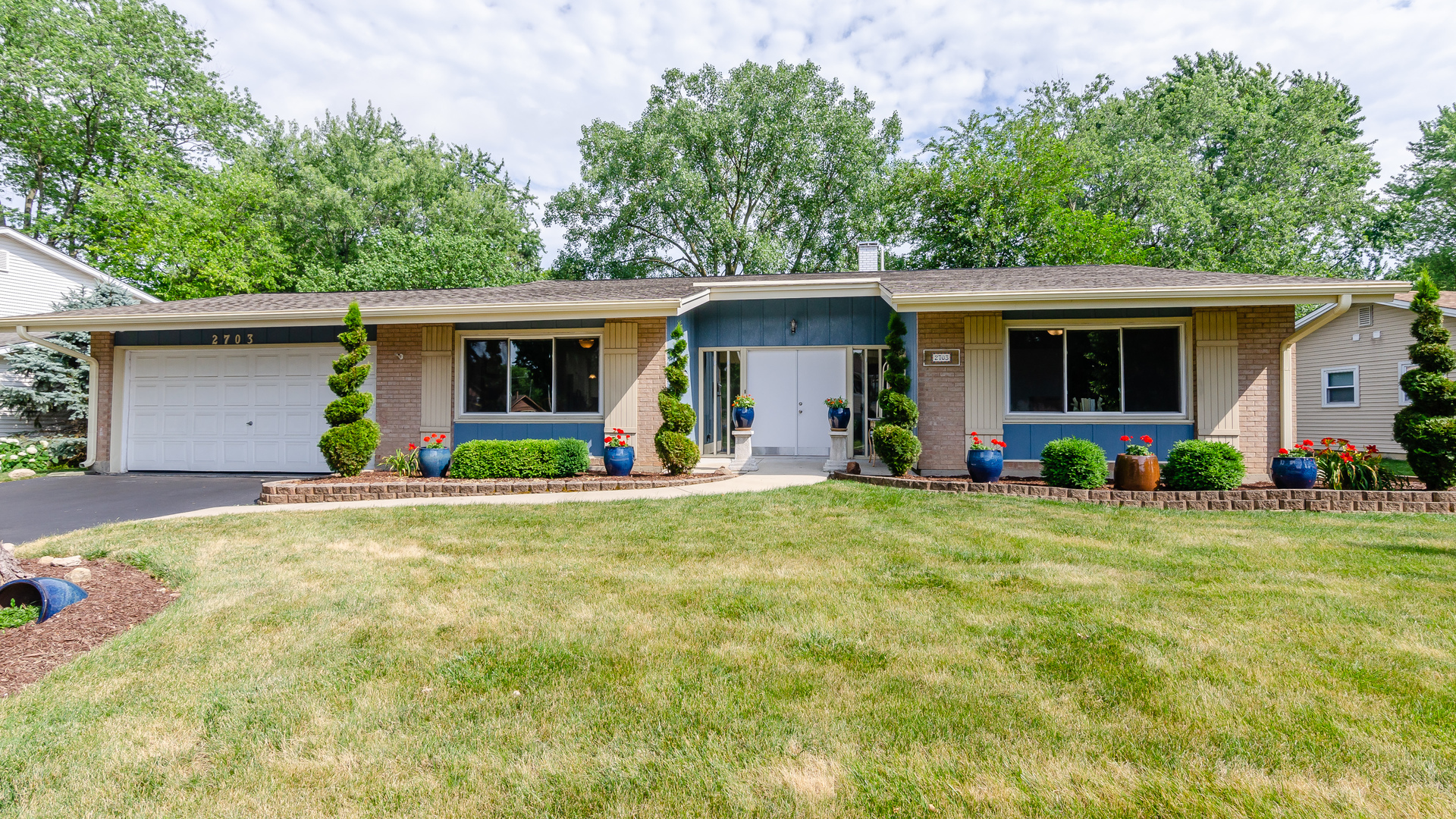 Property Photo:  2703 Mitchell Drive  IL 60517 