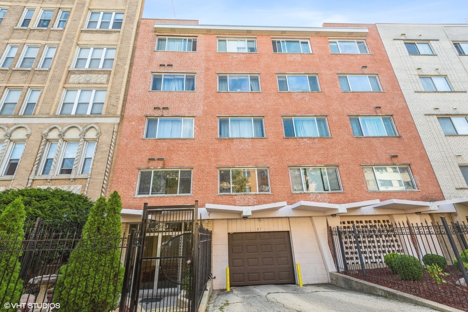 Property Photo:  