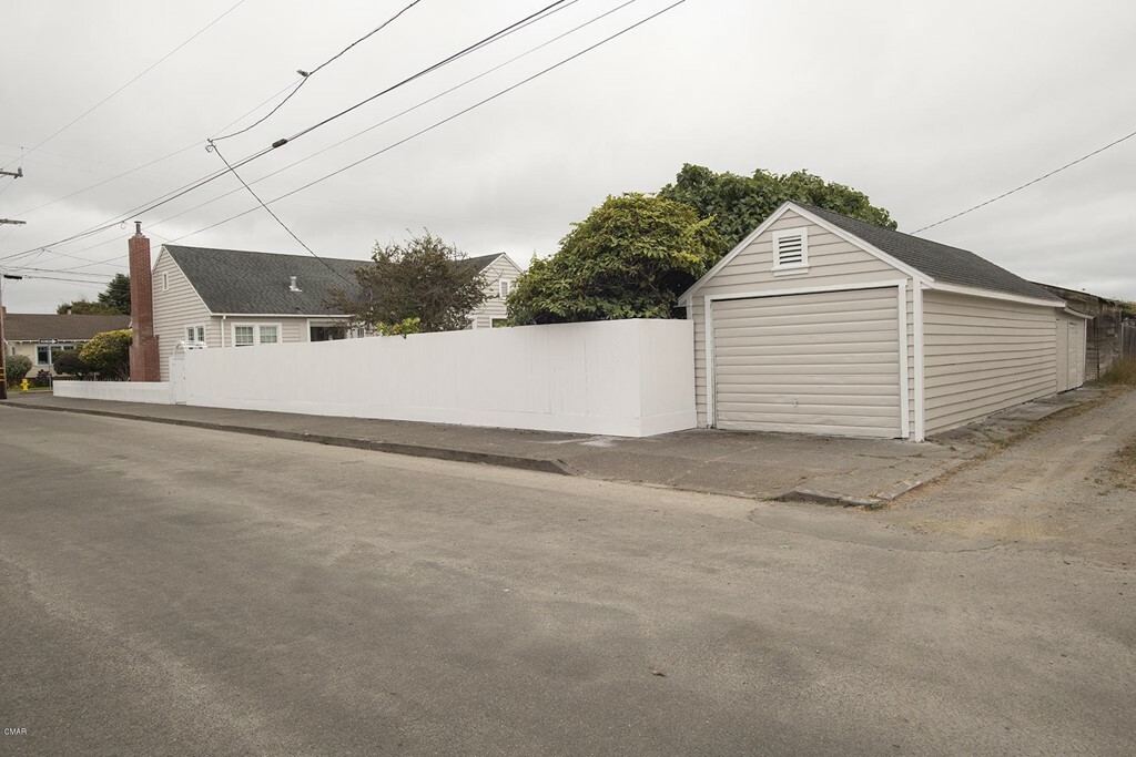 Property Photo:  161 N Lincoln Street  CA 95437 