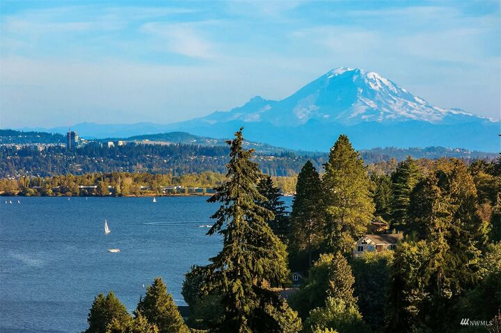 Property Photo: 13059 42nd Avenue NE WA 98125