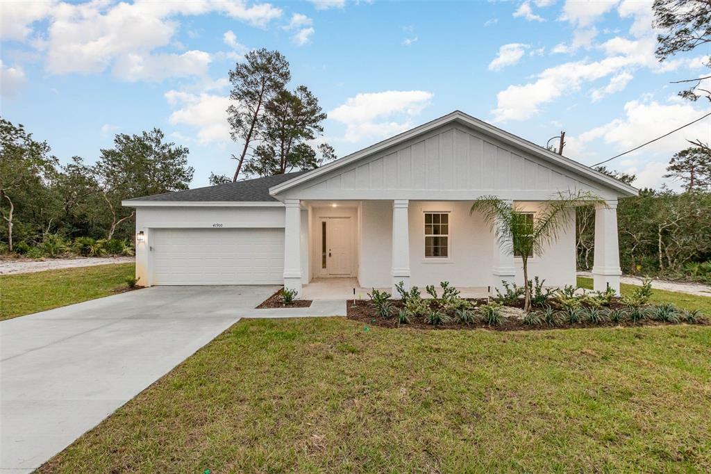 Property Photo:  41900 Cassia Street  FL 32736 