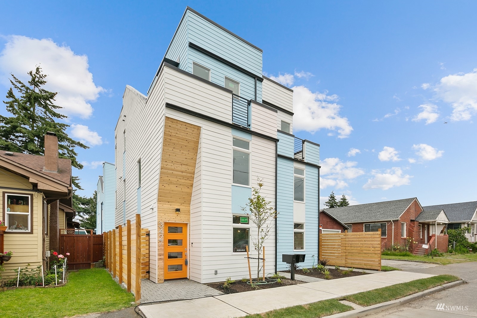 Property Photo: 3427 Alamo Place S WA 98144