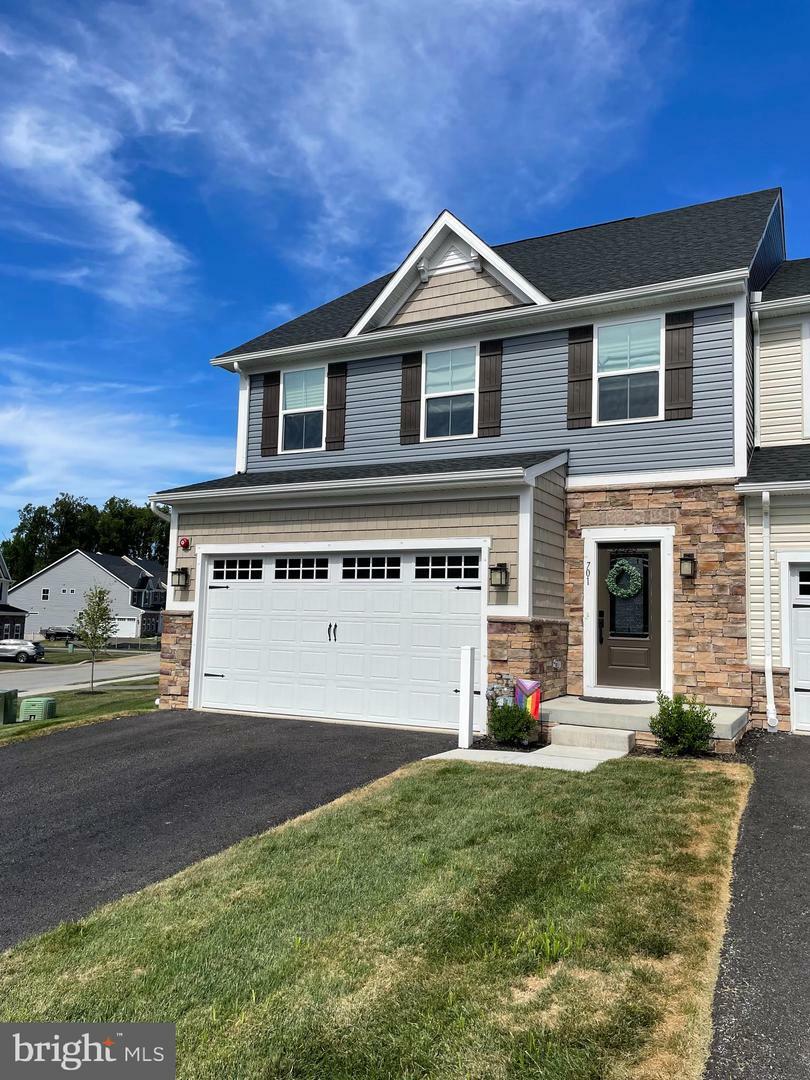 Property Photo:  701 Cascade Way  PA 19348 