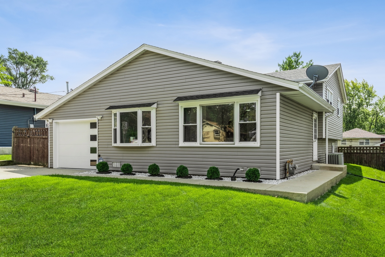 Property Photo:  26W527 Harrison Avenue  IL 60190 