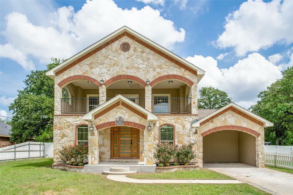 Property Photo: 1040 Robinhood Boulevard TX 75149