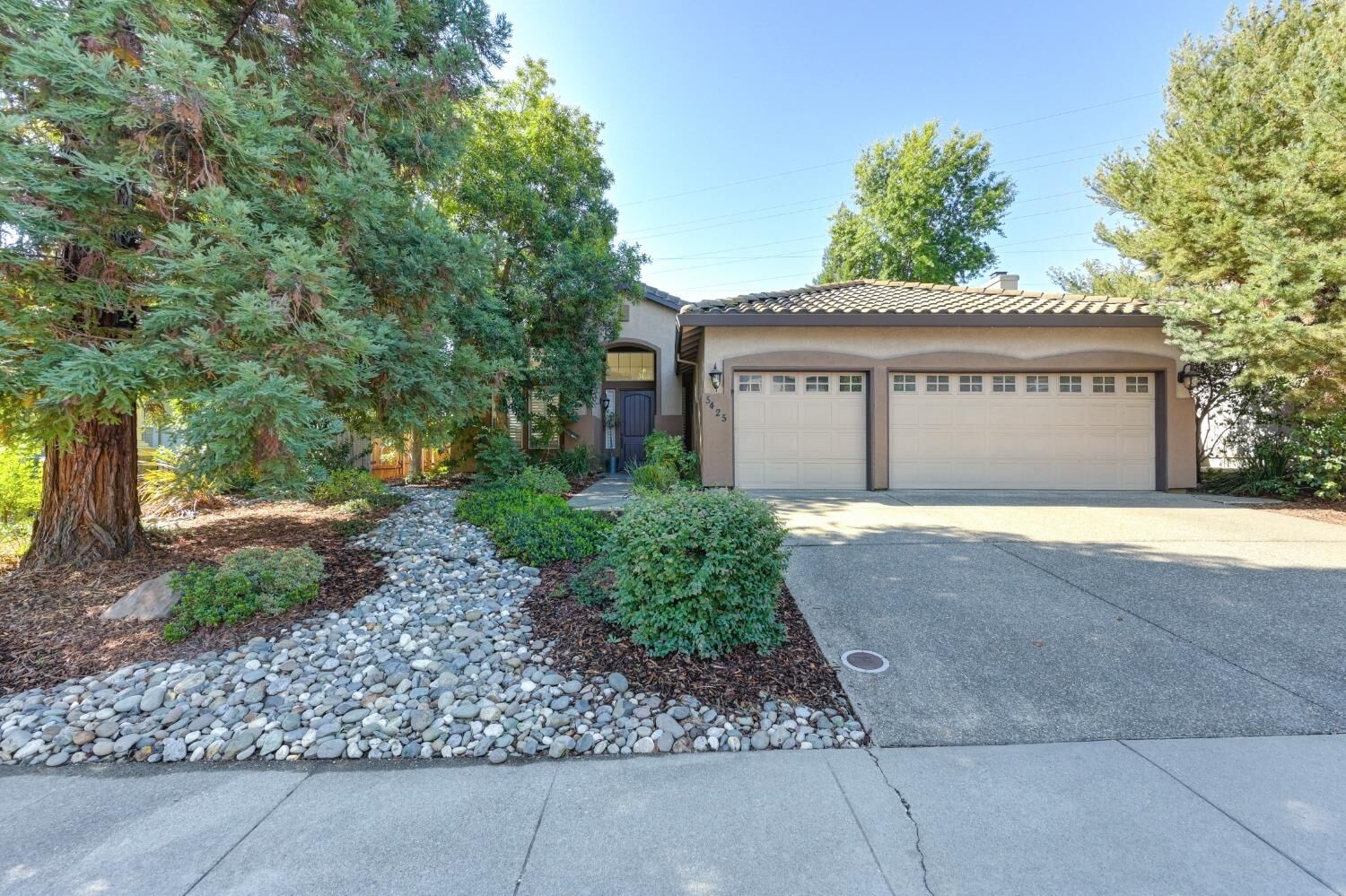 Property Photo: 5425 Parkford Circle CA 95746