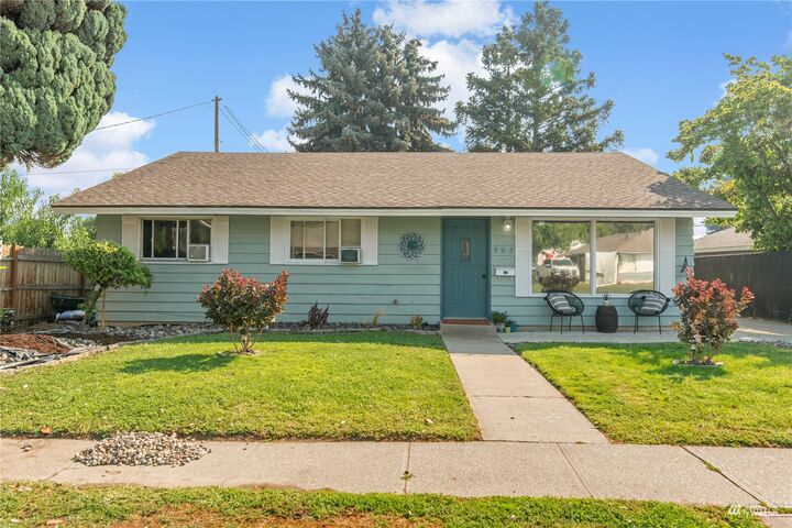 Property Photo:  905 Gellatly Street  WA 98801 