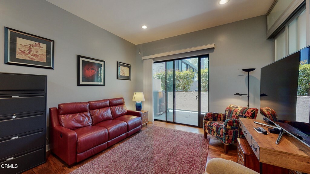 Property Photo: 909 El Centro Street 106 CA 91030