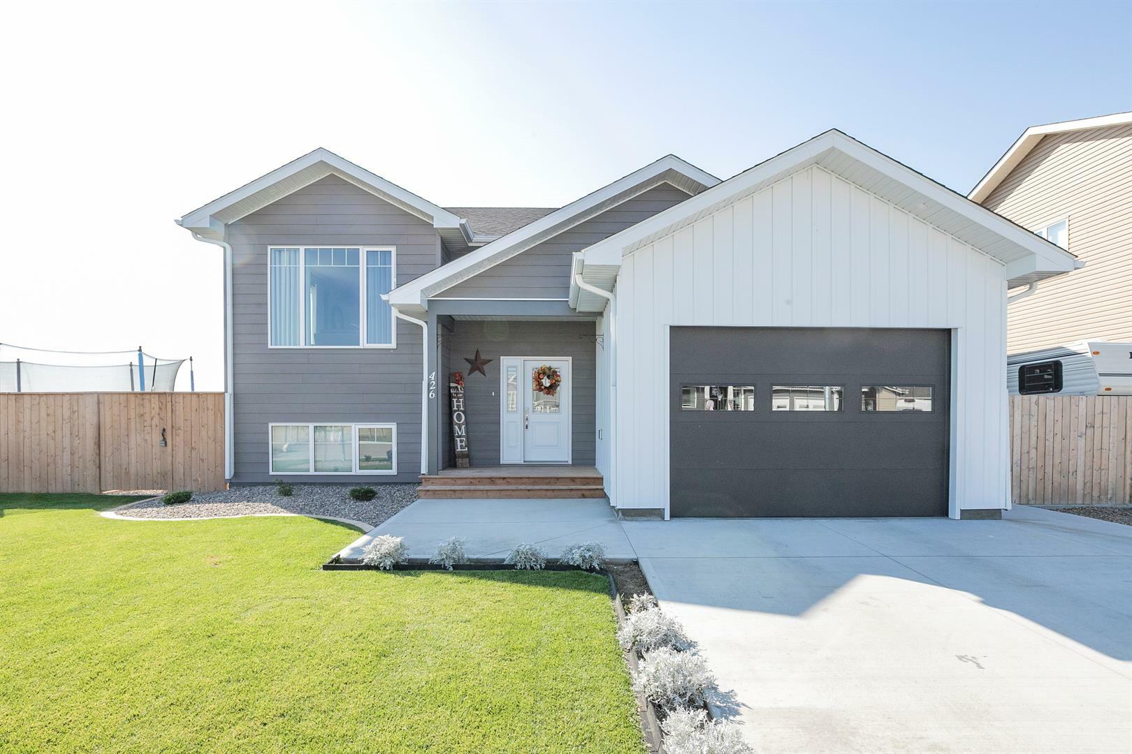 Property Photo:  426 12 Street  AB T0L 1S0 