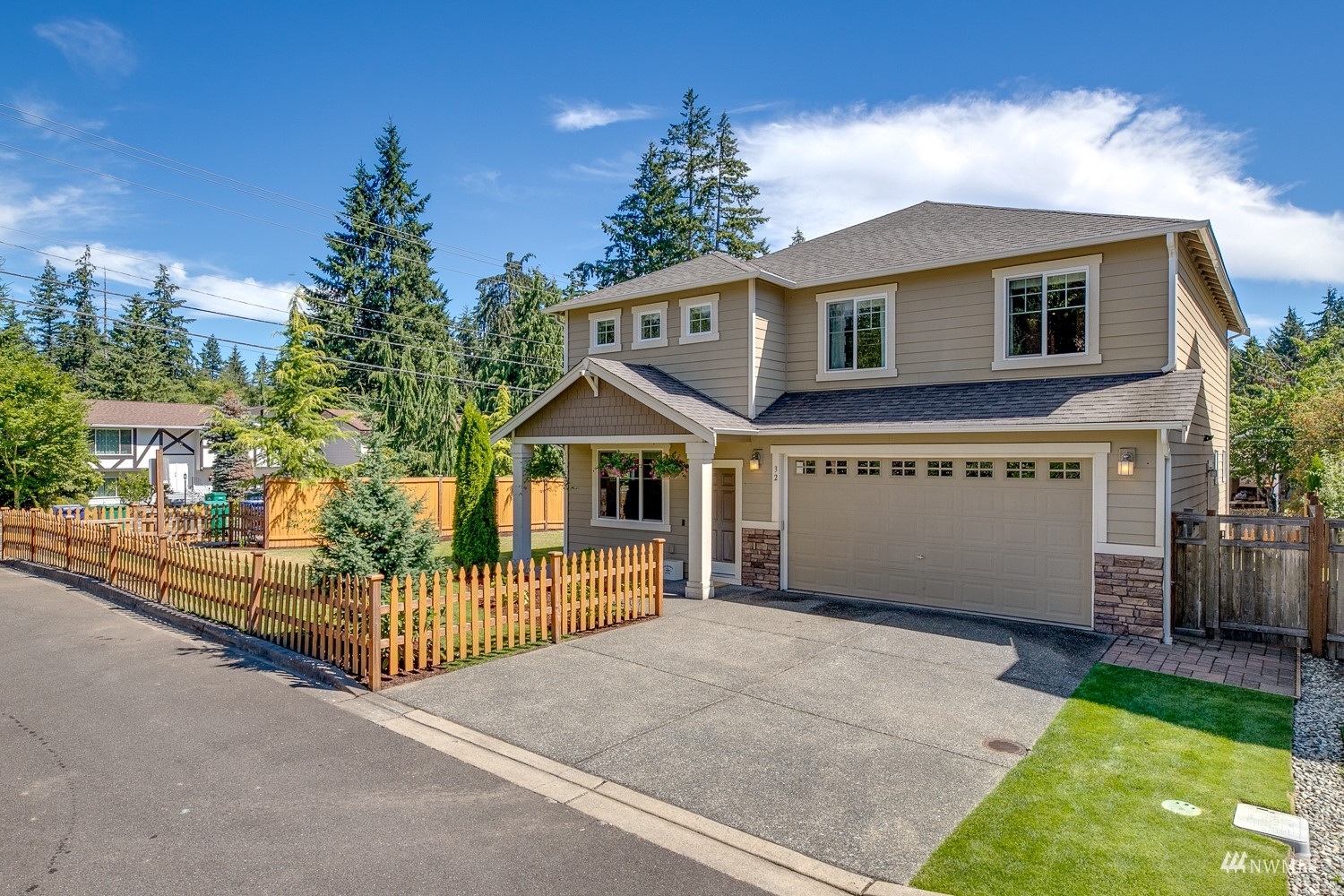 Property Photo:  32 Meadow Place SE  WA 98208 