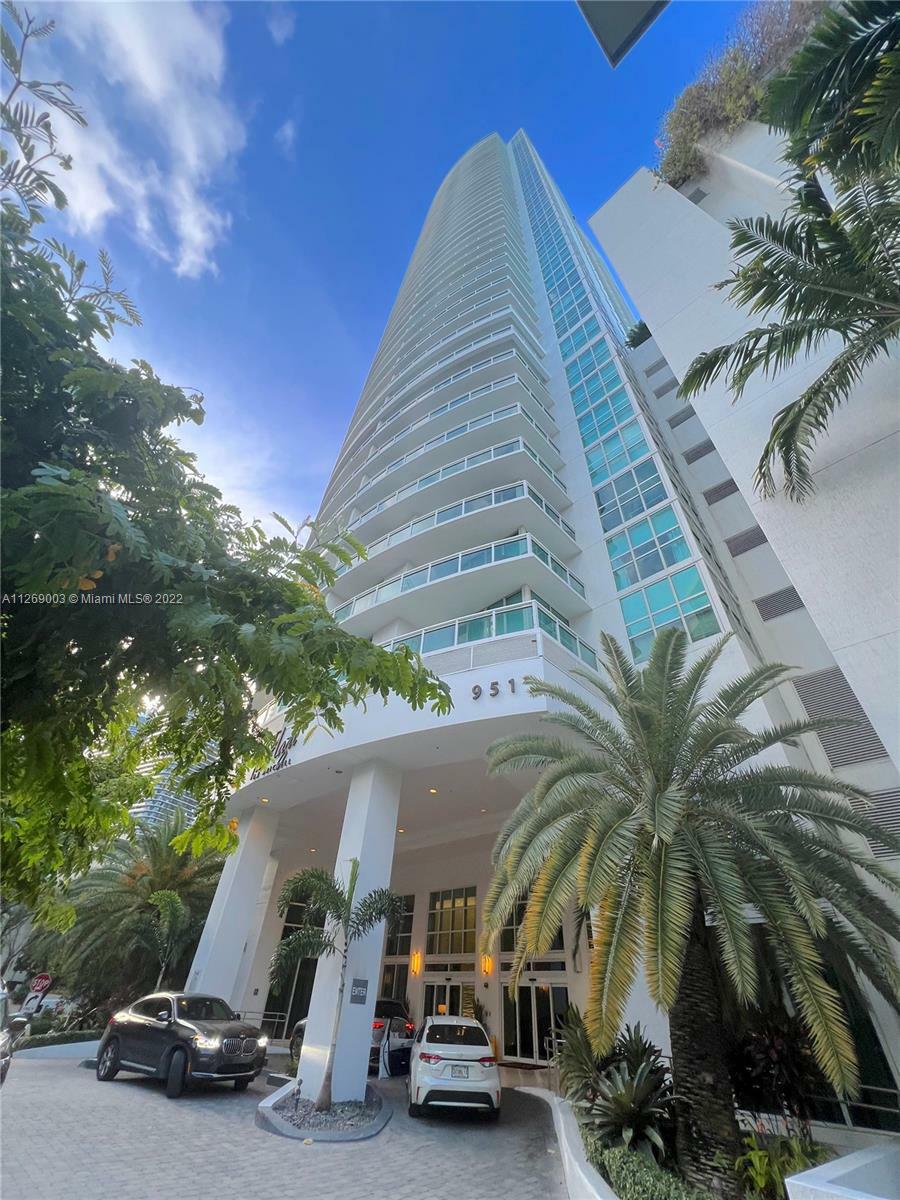 Property Photo:  951 Brickell Ave 303  FL 33131 