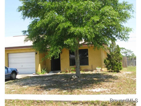 Property Photo: 255 E Towne Place FL 32796