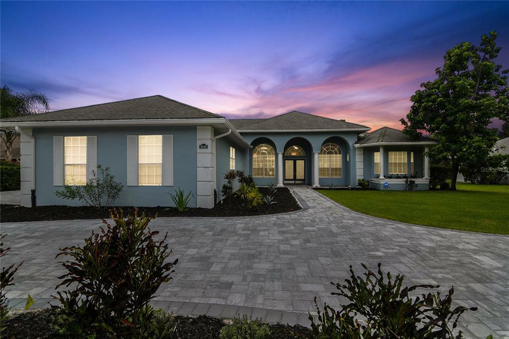 Property Photo:  8040 Courtleigh Drive  FL 32835 