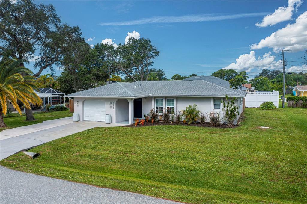 Property Photo:  1320 Nantucket Road  FL 34293 