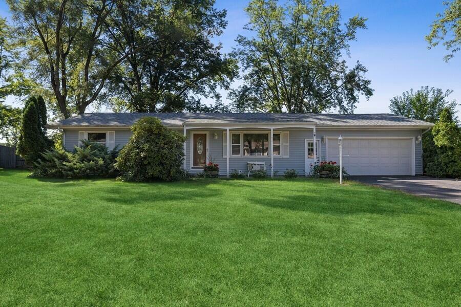 Property Photo:  1656 Roberts Drive  MI 49085 