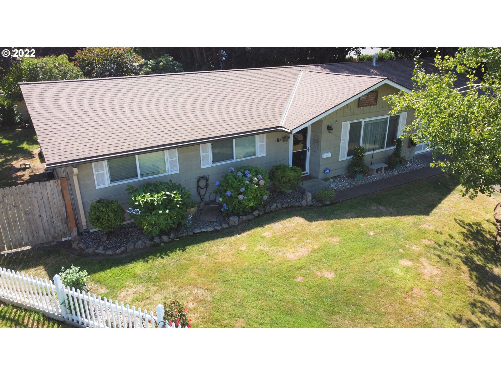 Property Photo: 4928 Shoreline Loop OR 97303