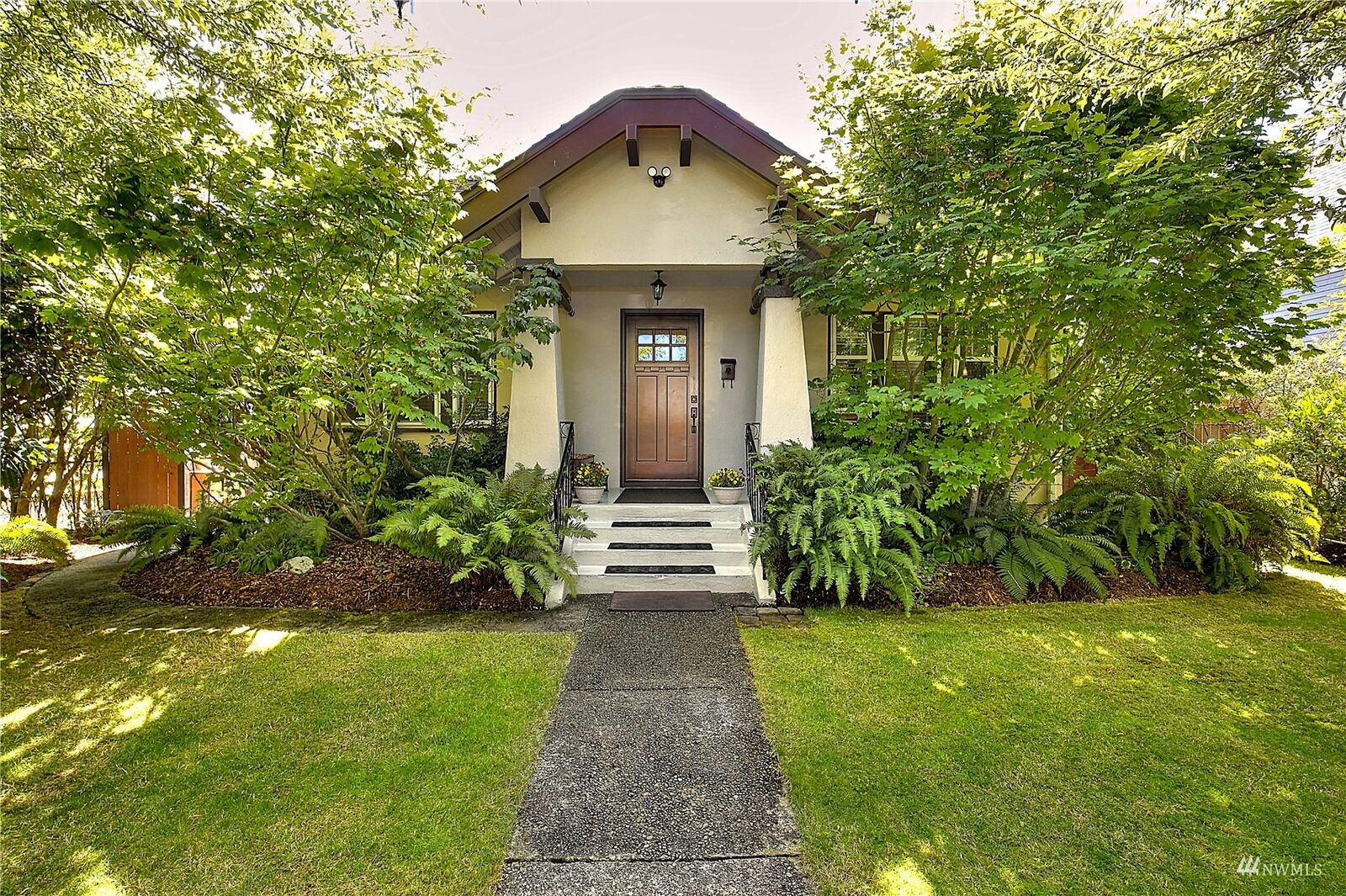 Property Photo:  906 E Morton Street  WA 98404 