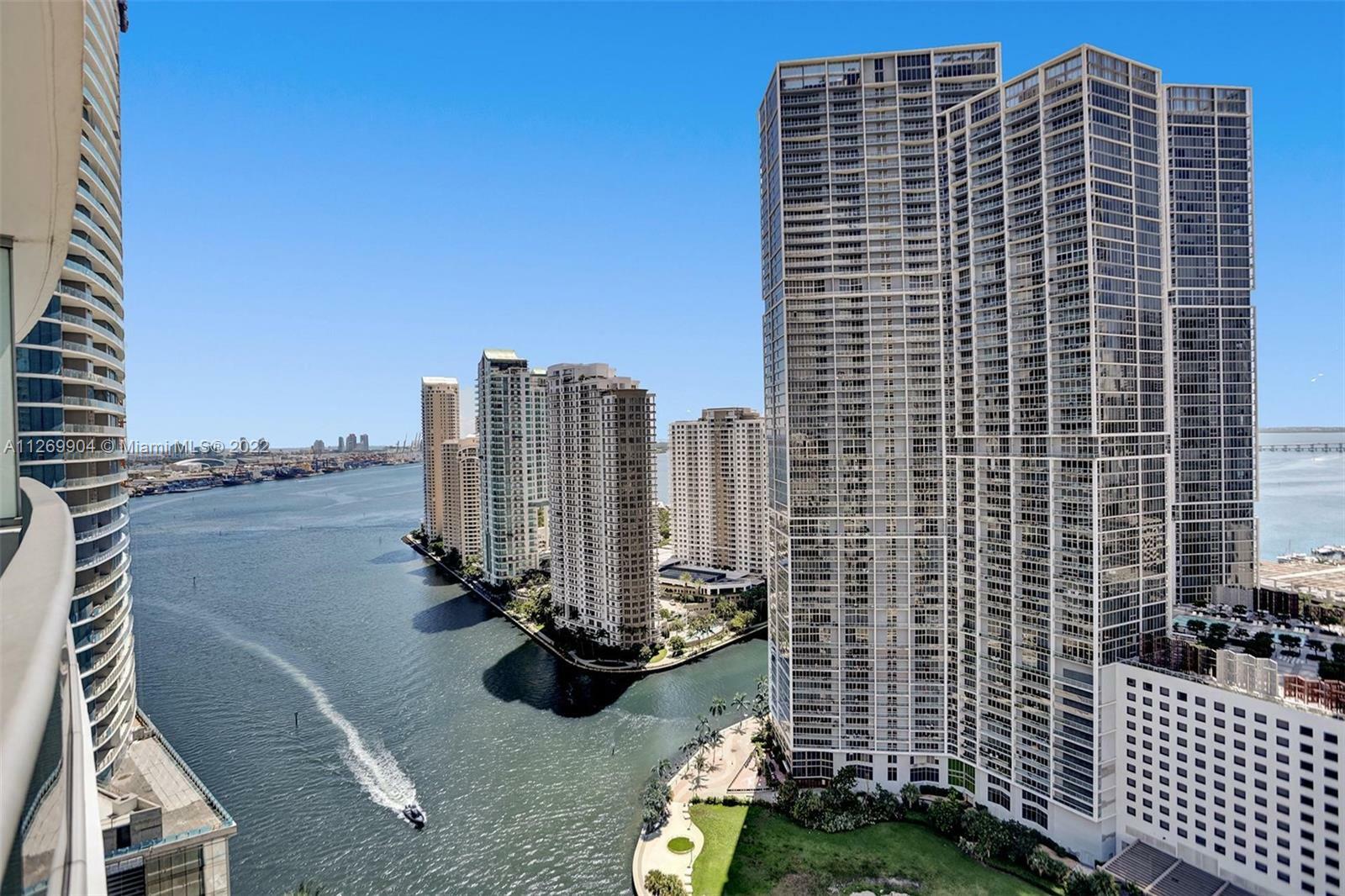 Property Photo: 200 Biscayne Boulevard Way 3104 FL 33131