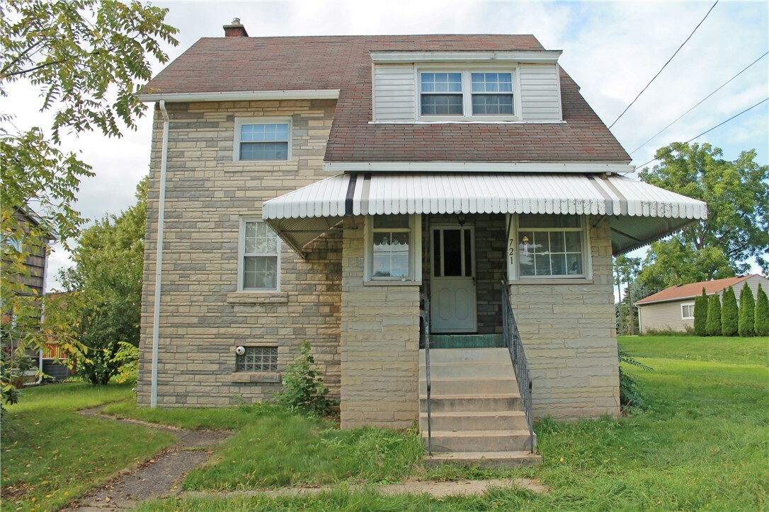 Property Photo:  721 Center St  PA 15049 