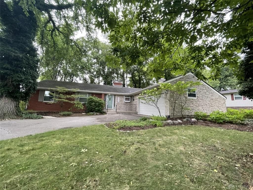 Property Photo: 1919 Oak Tree East Drive OH 45440