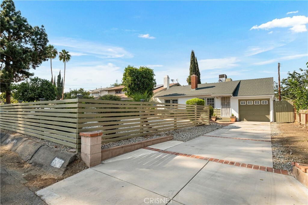 Property Photo:  13907 Archwood Street  CA 91405 