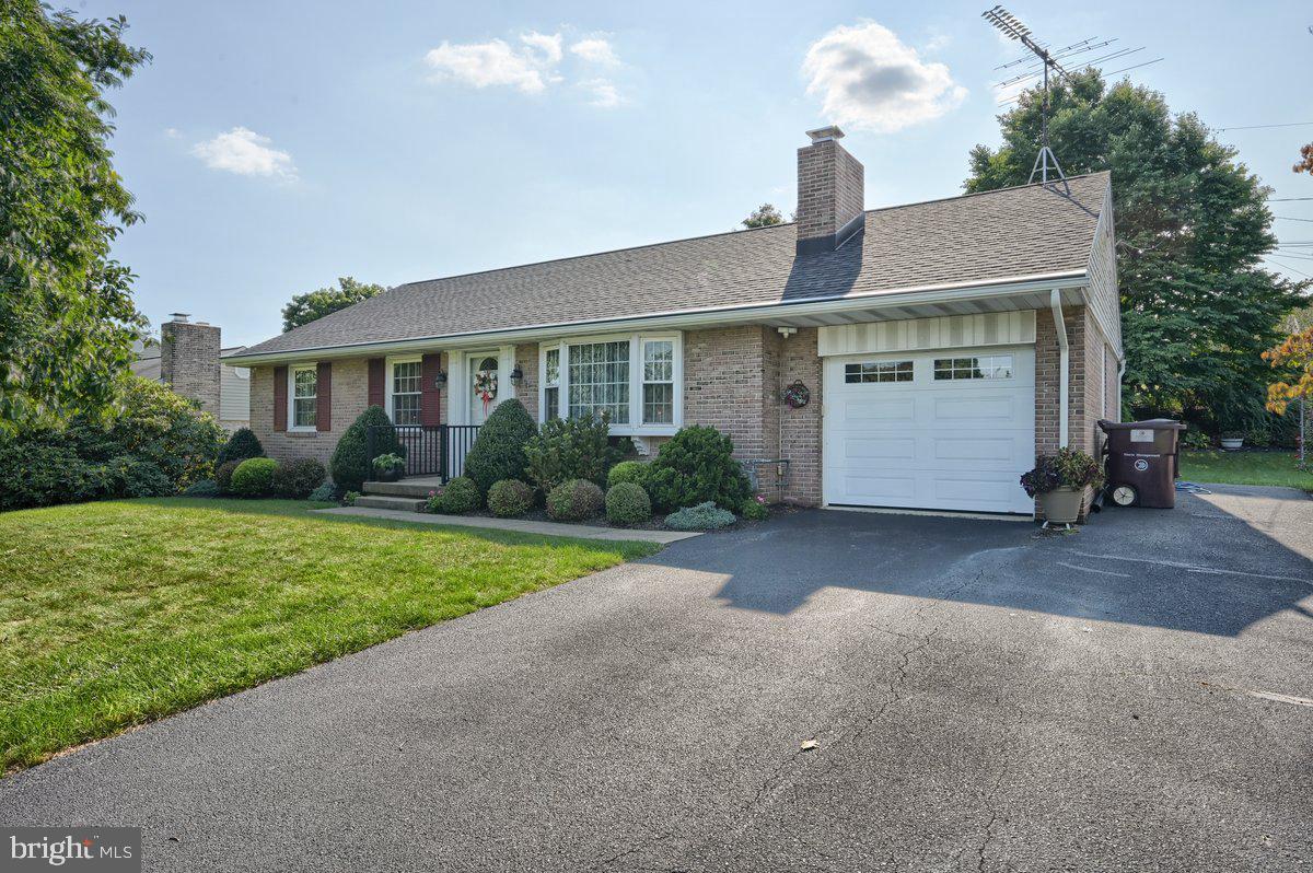 Property Photo: 52 Glendale Drive PA 17602